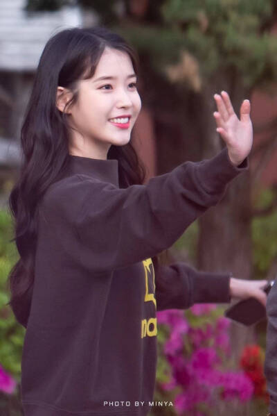 李知恩 iu
cr.logo