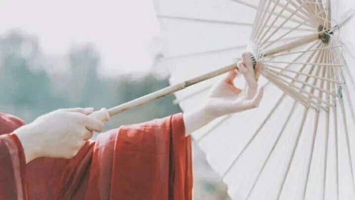 古风杂图
我还是很喜欢你，像是银汉迢迢，梦枕星光。我还是很喜欢你，像是月光绝色，星垂平野。 我还是很喜欢你，就像漫天遍野，繁花似锦。我还是很喜欢你，像风走了八千里，不问归期。我还是很喜欢你，像星辰奔波亿万年黑夜，不诉怨语。我还是很喜欢你，像太阳升了又落去，无论朝夕。我还是很喜欢你，像雨洒落在热带与极地，不远万里。我能对你做的最好的事，就是让你知道，世界虽然坏，你却被爱着。我还是很喜欢你，像鲸沉于海底温柔呼吸，痴极嗔极。我还是很喜欢你，柳动蝉鸣，日落潮汐，不能自己。