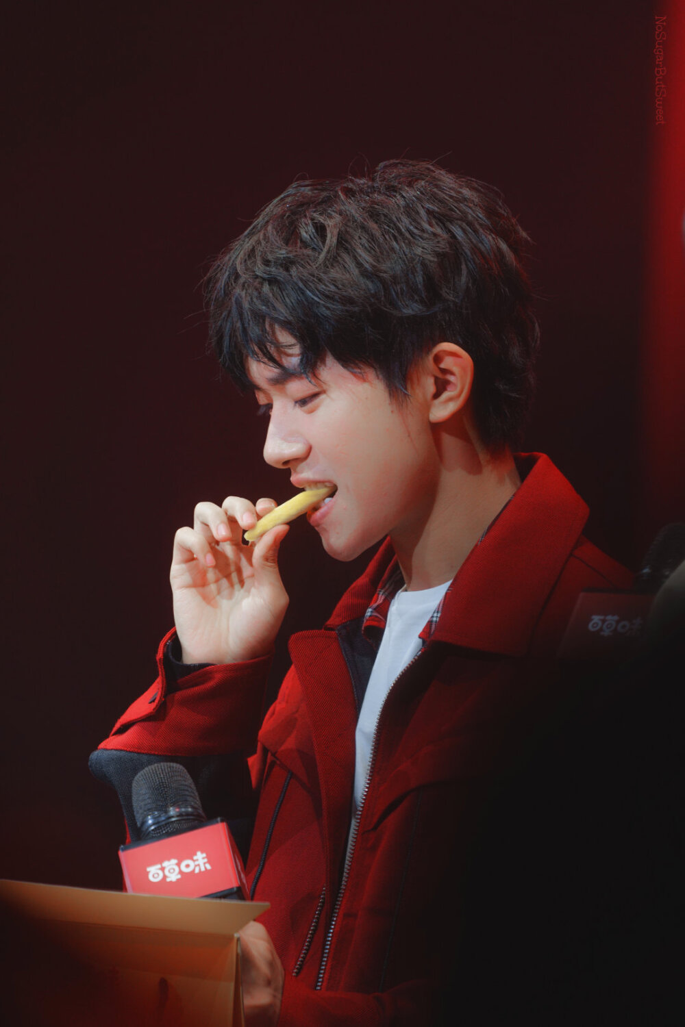 #易烊千玺 #tfboys 百草味中国零食秀活动 高清