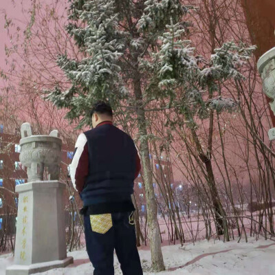 下雪啦小宝贝，钟钟要穿多多哦