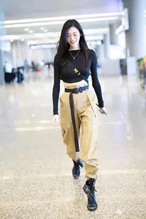 短上衣＋工装裤