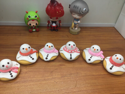 捏了一堆小雪人儿，萌萌哒！