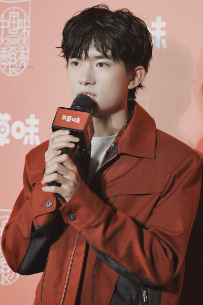 #易烊千玺 #TFBOYS 百草味中国零食秀活动 高清