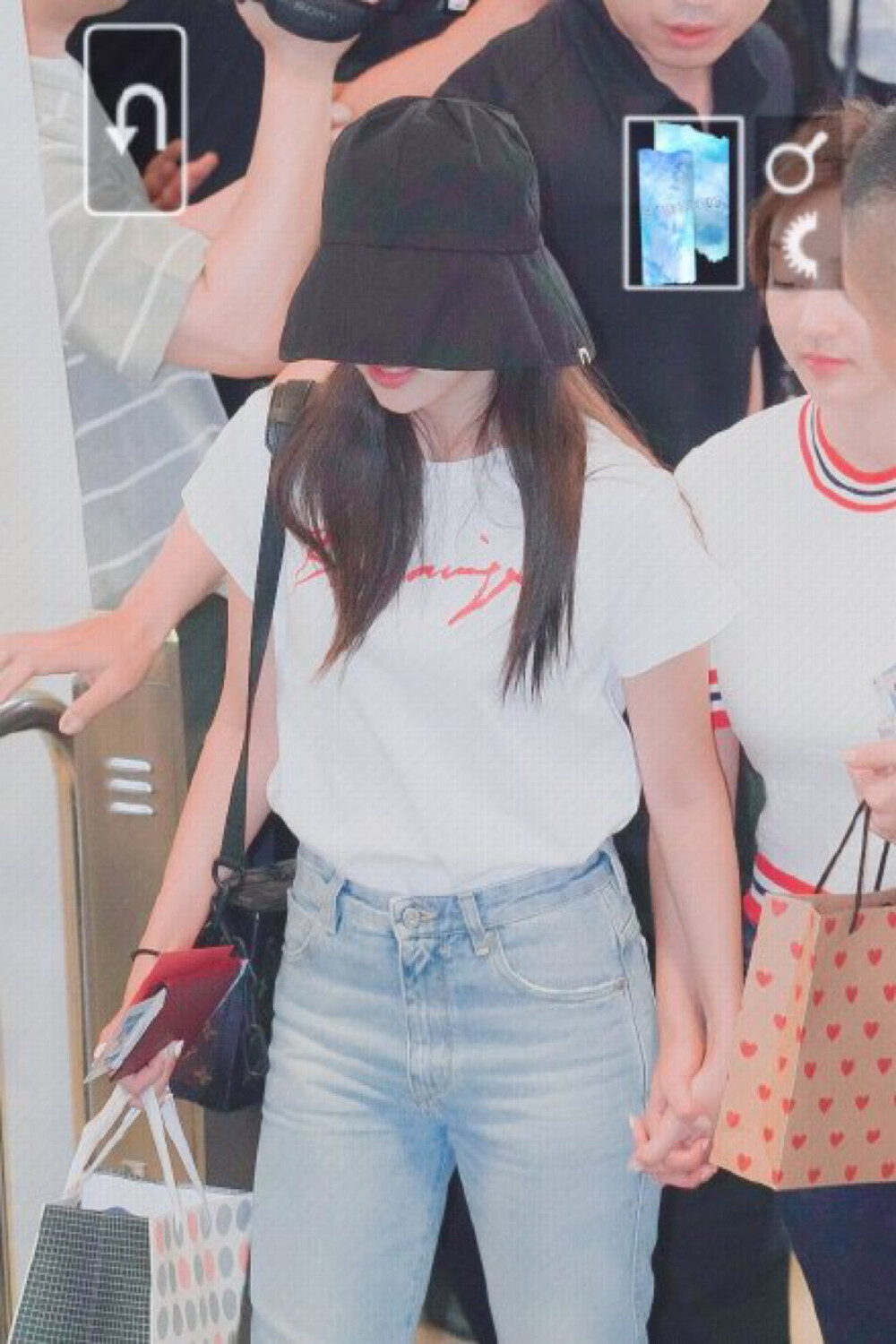 190705机场✈️
帽子小南
cr.水印/微博