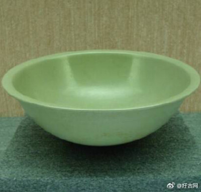 唐—越窑秘色瓷碗 ​​​
