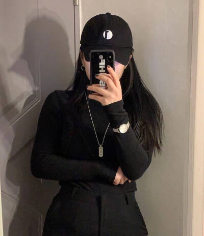 女生头像 高清头像 人来人往，缘聚缘散，生而孤独，爱难相拥 by：梦茵茵