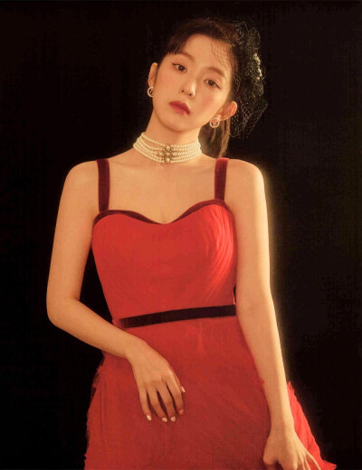 裴珠泫 Irene Red Velvet
cr.sgsgom