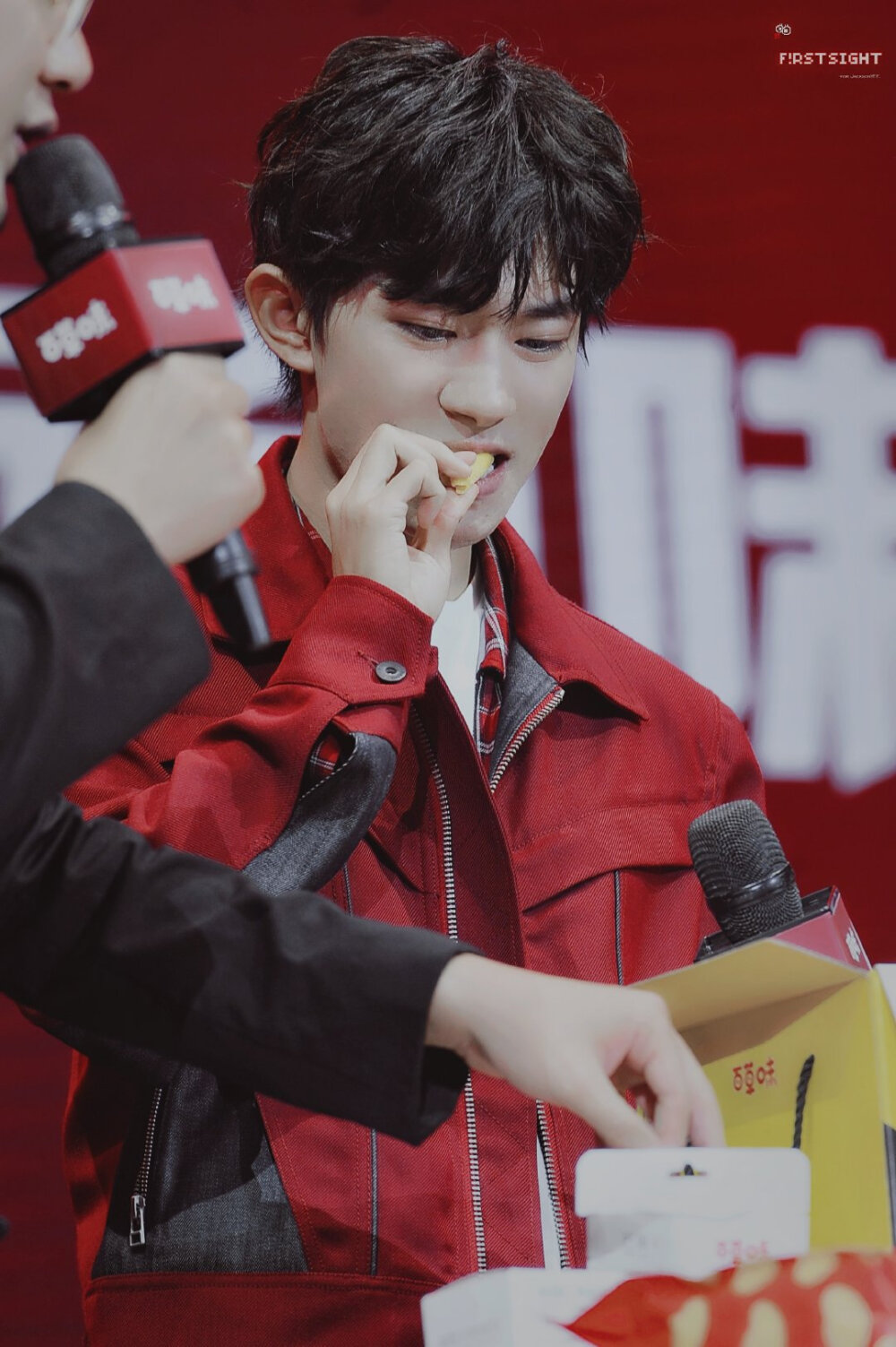 #易烊千玺 #TFBOYS 百草味中国零食秀 高清