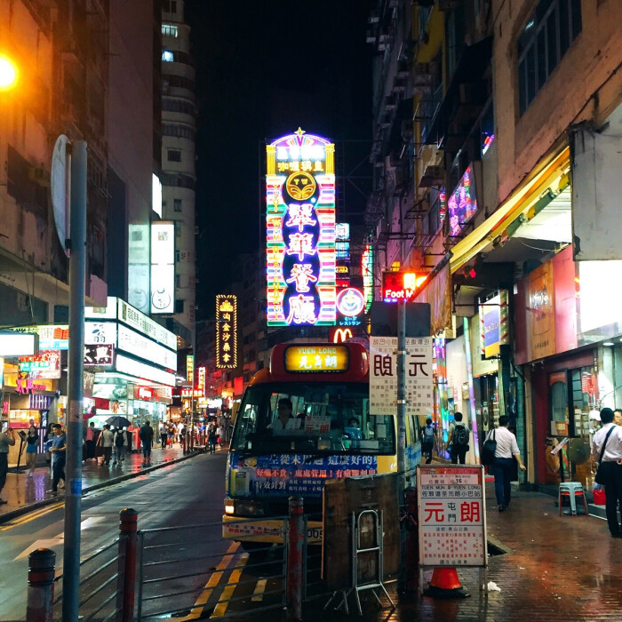 原图取自香港夜景♡赛博朋克调色