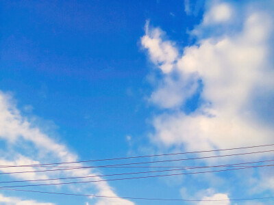 抬头看一看，其实天空很美。