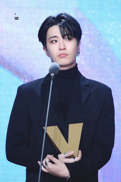 崔荣宰（Youngjae），1996年9月17日出生于韩国。是韩国JYPEntertainment2014年自2PM后时隔六年新推出的七人男子组合GOT7成员之一，队内担任主唱。在木浦时，通过所在音乐舞蹈学院JoyDance&PluginMusicAcademy与JYP联…