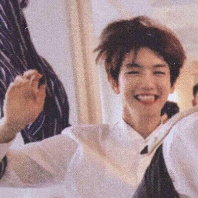 即使图很糊也依然超甜的哥哥