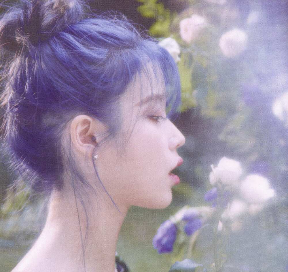 IU 李知恩♥︎ 官方周边立体书扫图