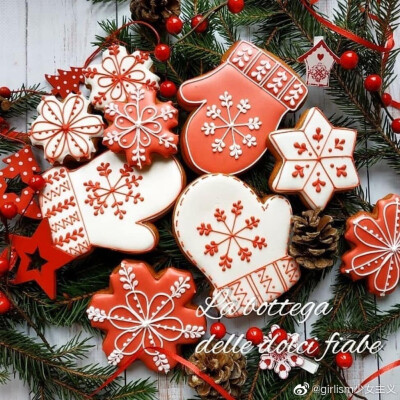 winter is coming～属于圣诞的可爱蛋糕、姜饼屋和cookies！[憧憬]看起来就暖暖甜甜呢～
（ins：tastychannel） ​​​