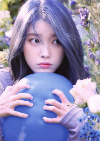 IU 李知恩?? LovePoem专辑扫图