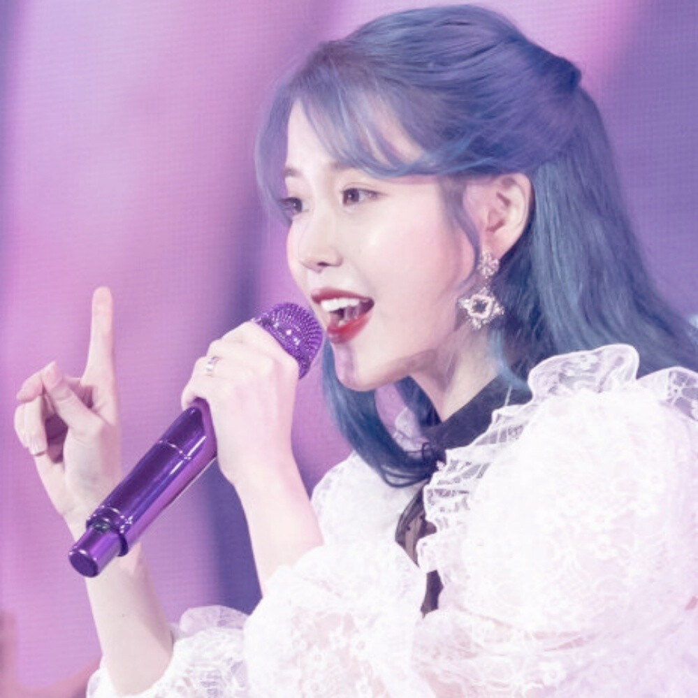 “错过了秋风冬雪便会迎来夏天的樱花”
cr.iu_strawberry