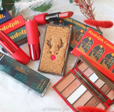 彩妆系列 | Etude House 伊蒂之屋的圣诞限定彩妆系列 Rudolph Coming To Town，以圣诞可爱担当红鼻子鲁道夫为设计灵感，让人回味起小时候收到圣诞礼物时的惊喜和满足感，毛绒绒的小鹿眼影盘谁不爱？！
- 六色眼影盘…