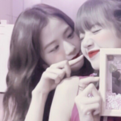 jisoo / lisa
cr.小黄君