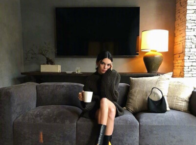 #.lns##kendall jenner#
长相身材一绝的肯女士 这样的plmm谁能不爱 . ​