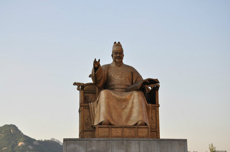 李祹（朝鲜语：이도，1397年－1450年），即朝鲜世宗，字元正，李氏朝鲜第四代君主，朝鲜王朝第二任国王。朝鲜太宗李芳远第三子，母亲为元敬王后闵氏。
李祹22岁即位，共在位32年（1418年至1450年），在位期间是朝鲜王朝的鼎盛时期，朝鲜社会文化得到长足发展，在此期间创造了谚文，对朝鲜之后的语言和文化发展带来深远影响。后世的韩国史学家通常都尊称他为世宗大王（세종대왕），同时，他也被称为“海东尧舜”，包括田制改革等在内的内政、文化的改革取得较大成果。
正统十年（1445年）以后，李祹因病让王世子李珦摄政。景泰元年二月十七日（1450年4月8日），李祹在汉城永膺大君府邸内去世，享年五十四岁。明朝赐谥庄宪，朝鲜加谥曰庄宪英文睿武仁圣明孝大王，庙号世宗。初葬广州（京畿道广州大母山）献陵，明成化四年（1468年）移葬骊州城山英陵。