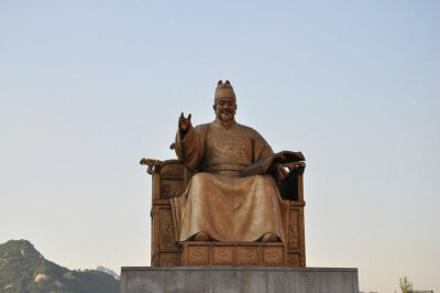 李祹（朝鲜语：이도，1397年－1450年），即朝鲜世宗，字元正，李氏朝鲜第四代君主，朝鲜王朝第二任国王。朝鲜太宗李芳远第三子，母亲为元敬王后闵氏。
李祹22岁即位，共在位32年（1418年至1450年），在位期间是朝鲜…