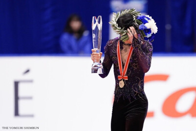 2019NHK杯，赛后颁奖。
愿你一直安好❤️