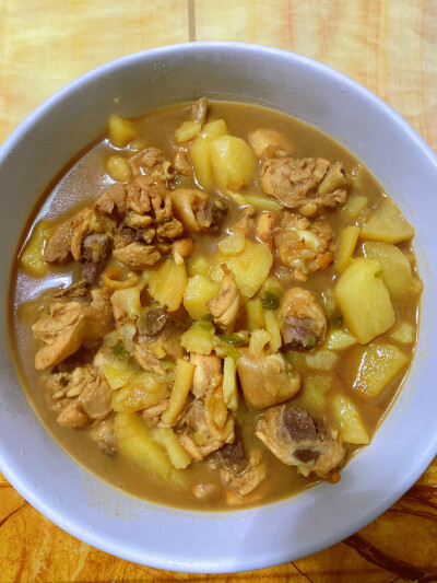 土豆炖鸡肉