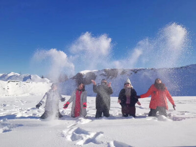 冬季就要去雪！
森林如大海般连绵起伏，辽阔的原野尽是白雪皑皑，冬天到漠河来一定要徒步，在海林雪原里感受下这里的天空蔚蓝，这里的空气清甜，脚下“咯吱”的声音仿佛来自天籁的音乐，感受一下寒冷，走一个过程会…