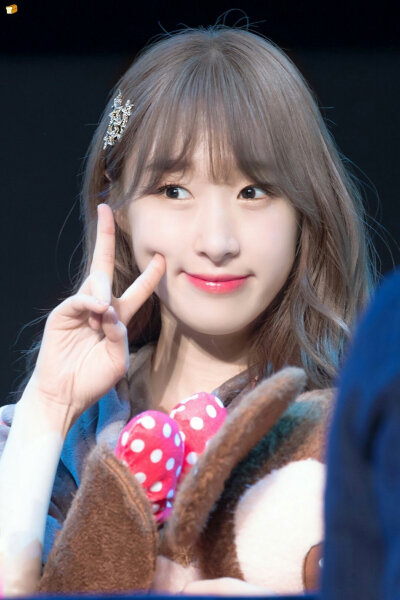 191112
建大签售会
超级可爱的水蜜桃秀彬啊，头上还带了颗桃子。