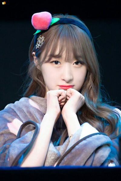 191112
建大签售会
超级可爱的水蜜桃秀彬啊，头上还带了颗桃子。