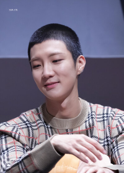 李昇勋 HOONY
✎191103 Nuritkum square签售✎
✨ⓌⒾⓃⓃⒺⓇ✨