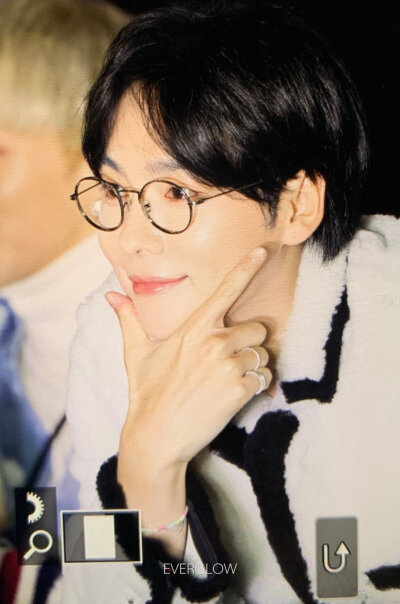 金秦禹 JINU
✎191109 新村签售会✎
✨ⓌⒾⓃⓃⒺⓇ✨