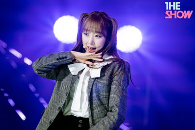 191126
ts舞台照
桃桃今天仍旧独自可爱