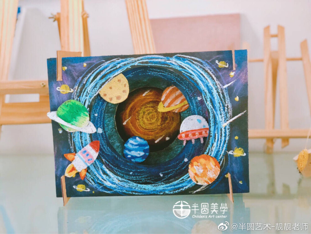 重彩棒课程【集体星球】
星星充满了感情，像顽皮的孩子，在稚气、执著地注视着人间，仿佛用那明亮的眸子讲述一个美丽动人的神话