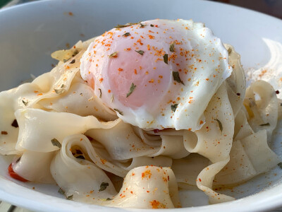 一人の食 Runny Yolk Poached Egg Aglio e Oilo Sliced Noodles (流心水煮蛋香蒜橄欖油刀削麵) 中食西煮