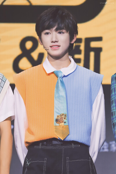 191123时代少年团出道&新歌首唱会
晨起见光 心中欢喜
cr.妮妮爱吃草莓酱 微博