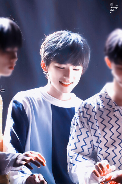 191123时代少年团出道&首唱会
你是夜空中最亮的星
cr.logo 微博