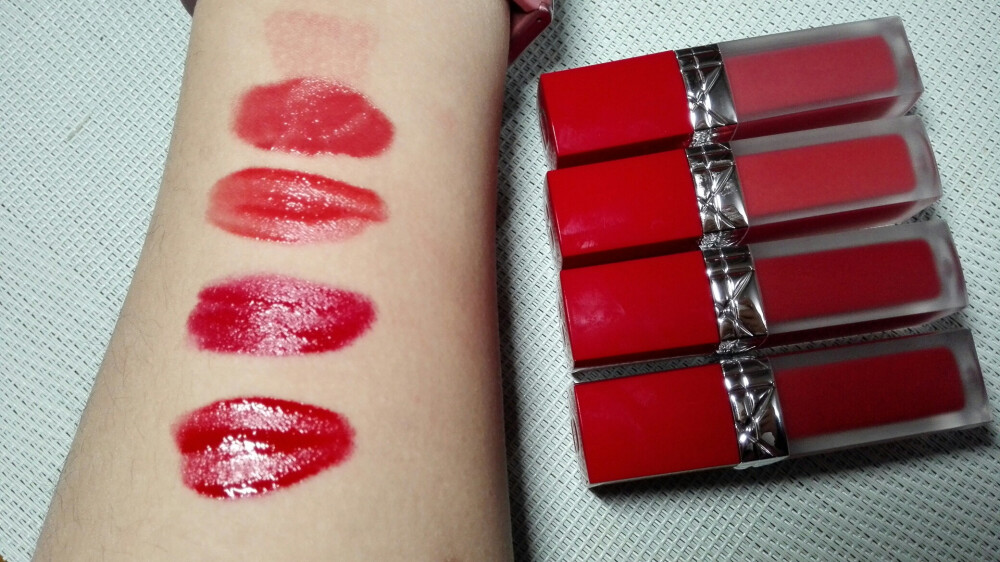 dior红管唇釉 p5从上至下808/635/866/999 超爱.我拍出来色差很大.