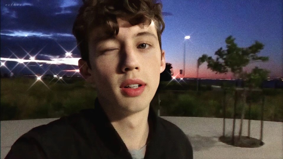 戳爺，Troye Sivan 特洛耶.希文