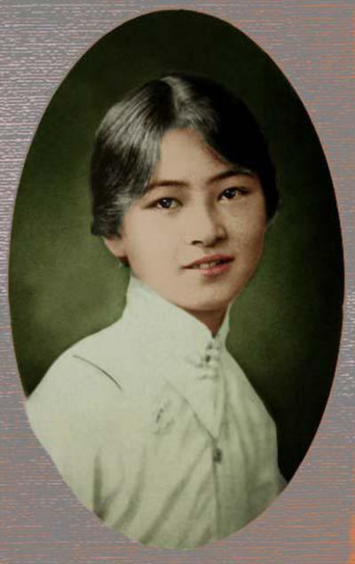 林徽因（1904年6月10日－1955年4月1日），汉族，祖籍福建闽县（今福建福州），出生于浙江杭州。原名林徽音，其名出自“《诗经·大雅·思齐》：大姒嗣徽音，则百斯男”。后因常被人误认为当时一男作家“林微音”，故改…