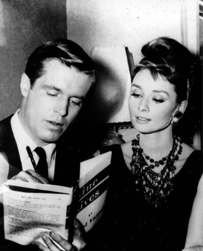  Audrey Hepburn & George Peppard 在电影《蒂凡尼的早餐》中1961年 ​​​