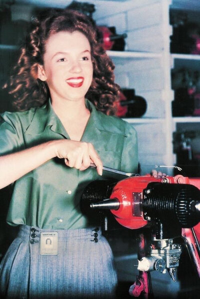 Marilyn Monroe, before the fame & JFK, working in the Radio Plane Munitions factory during WWII, 1944.
