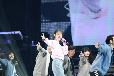 It is from 猫王大人.IU