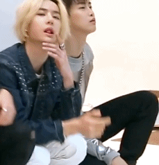 王一博
这么奶气想起被抱住的小浣熊啊啊啊
眼熟不知道存没存