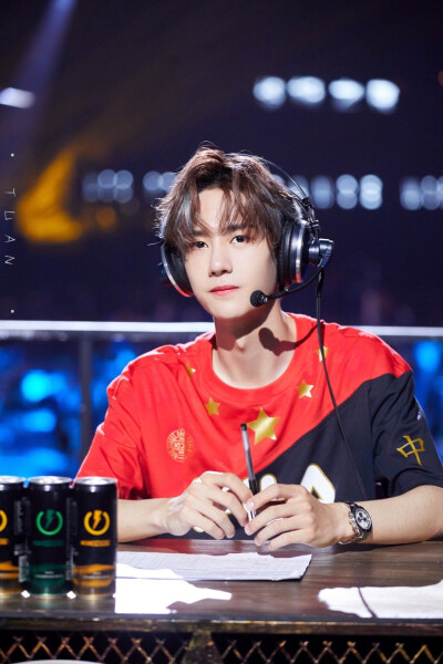 180817 KOD街舞世界杯 ​​​截修 @UNIQ-王一博 cr:logo（出圈图）