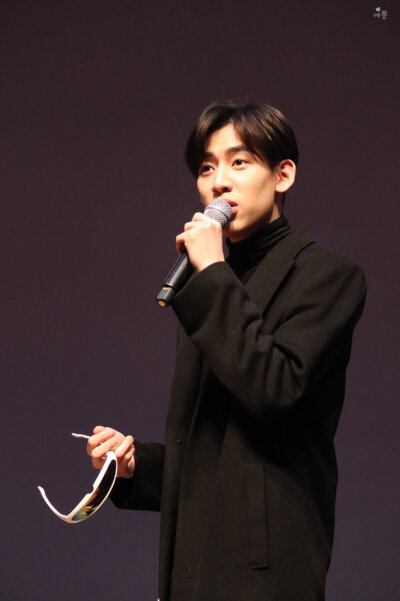 BamBam，全名Bambam Kunpimook Bhuwakul，1997年5月2日出生于泰国曼谷，在韩国发展的泰国籍男歌手、演员，男子演唱团体GOT7成员之一。2007年在泰国举办的“Rain Cover Dance“比赛中获得冠军，被韩国JYP娱乐公司星探…