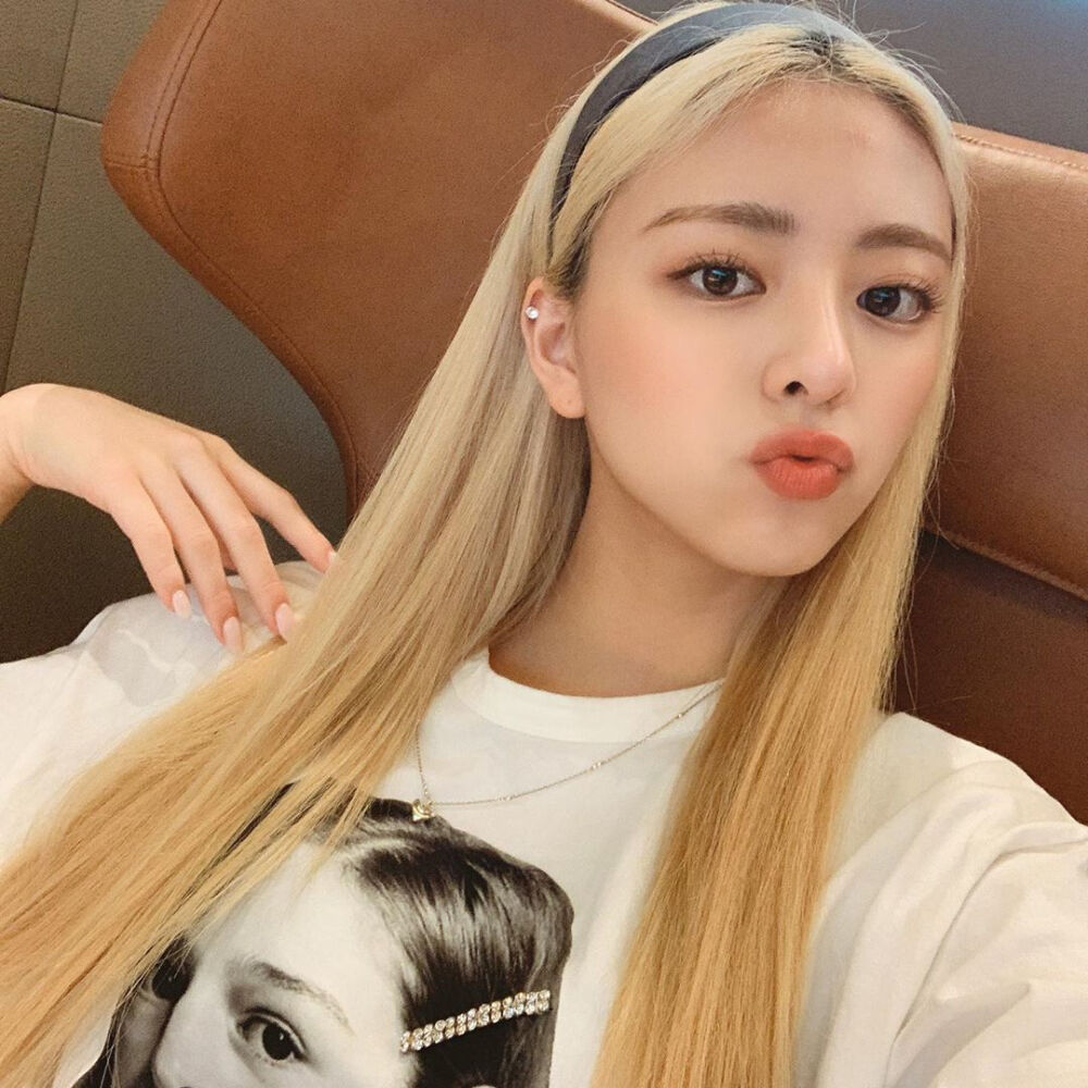 ITZY 申有娜