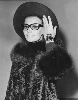 Sophia Loren arriving in London to begin work on A COUNTESS FROM HONG KONG, November, 1965