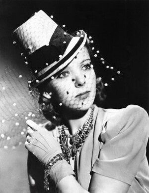 犹抱琵琶半遮面