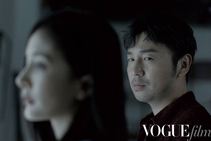 杨幂 雷佳音 VogueFilm“木调灵魂”高清封面～在孤独城市中探寻另一个灵魂，于木调空间中寻得灵魂共振。